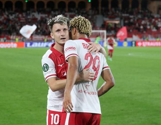 Monaco vs Fribourg PHOTOPQR NICE MATIN Cyril Dodergny ; Monaco ; 22 10 2026 ; Monaco le 22 10 2026 - Stade Louis II - Ligue Conference - 2eme journee - L AS Monaco recevait Fribourg - Le monegasque GOLOVIN N10 felicitant BRUNNER sur le premier but Monaco France Copyright: xPHOTOPQR NICExMATIN MAXPPPxCyrilxDodergnyx 20261022NIM2548 20261022NIM2548