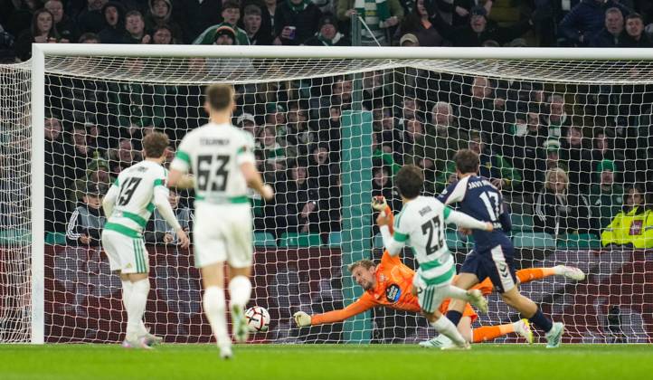 Celtic midfielder Mika Baur shoots past Celta Vigo goalkeeper Ionut Radu and scores to give Celtic a 1-0 lead Celtic v Celta Vigo, UEFA Europa League, Football, Celtic Park, Glasgow, Scotland, UK - 22 Oct 2026Glasgow Celtic Park Scotland United Kingdom  Copyright: xStuartxWallace Shutterstockx 17230137bw