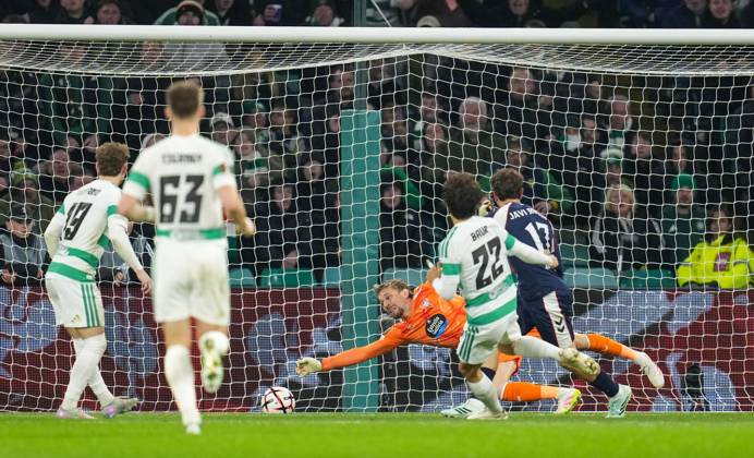 Celtic midfielder Mika Baur shoots past Celta Vigo goalkeeper Ionut Radu and scores to give Celtic a 1-0 lead Celtic v Celta Vigo, UEFA Europa League, Football, Celtic Park, Glasgow, Scotland, UK - 22 Oct 2026Glasgow Celtic Park Scotland United Kingdom  Copyright: xStuartxWallace Shutterstockx 17230137bv