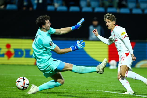 SOCCER - UEFA EL, Celje vs RBS CELJE,SLOVENIA,22.OCT.26 - SOCCER - UEFA Europa League, NK Celje vs Red Bull Salzburg. Image shows Jesper Lindstrom (Salzburg) and Zan-Luk Leban (Celje).  GEPAxpictures xJamesxDoak