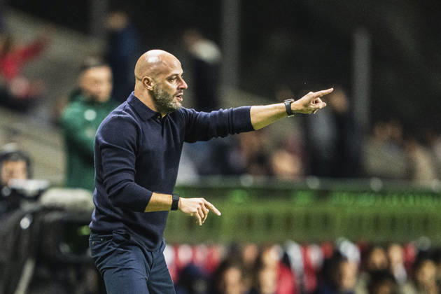 Franclim Carvalho Head Coach of SC Braga gestures during the UEFA Conference League 2026 27 League Phase MD2 match between SC Braga vs KAA Gent at Estádio Municipal de Braga on October 22th,2026 (Photo by Pedro Loureiro Sports Press Photo) Copyright: xPedroxLoureiro SportsxPressxPhotox Sportspressphoto_SPR263546