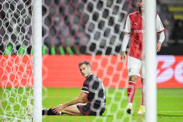 SC Braga v KAA Gent - UEFA Conference League BRAGA, PORTUGAL - OCTOBER 22 : Benes Laszlo midfielder of KAA Gent and Barisic Adrian defender of SC Braga during the UEFA Conference League 2026 27 League Phase matchday 2 match between SC Braga and KAA Gent on October 22, 2026 in Braga, Portugal, 22 10 2026 Braga Portugal  Copyright: xNicoxVereeckenx