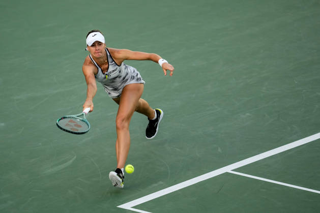 WTA, Tennis Damen Kinoshita Group Japan Open - Day 4 Magda Linette of Poland competes in her round of 16 singles match against Katerina Siniakova of the Czech Republic at the 2026 Kinoshita Group Japan Open Women s tennis tournament at Utsubo Tennis Center in Osaka, Japan, on October 22, 2026. Osaka Japan Copyright: xOwenxHammondx originalFilename:hammond-2026kino261022_npbGC