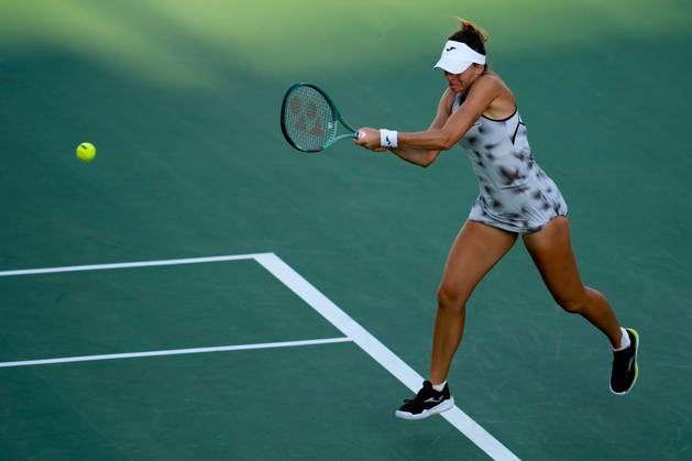 WTA, Tennis Damen Kinoshita Group Japan Open - Day 4 Magda Linette of Poland competes in her round of 16 singles match against Katerina Siniakova of the Czech Republic at the 2026 Kinoshita Group Japan Open Women s tennis tournament at Utsubo Tennis Center in Osaka, Japan, on October 22, 2026. Osaka Japan Copyright: xOwenxHammondx originalFilename:hammond-2026kino261022_npQx6