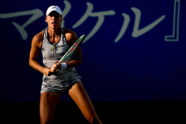 WTA, Tennis Damen Kinoshita Group Japan Open - Day 4 Magda Linette of Poland competes in her round of 16 singles match against Katerina Siniakova of the Czech Republic at the 2026 Kinoshita Group Japan Open Women s tennis tournament at Utsubo Tennis Center in Osaka, Japan, on October 22, 2026. Osaka Japan Copyright: xOwenxHammondx originalFilename:hammond-2026kino261022_npIk7