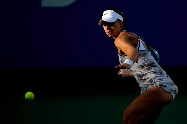 WTA, Tennis Damen Kinoshita Group Japan Open - Day 4 Magda Linette of Poland competes in her round of 16 singles match against Katerina Siniakova of the Czech Republic at the 2026 Kinoshita Group Japan Open Women s tennis tournament at Utsubo Tennis Center in Osaka, Japan, on October 22, 2026. Osaka Japan Copyright: xOwenxHammondx originalFilename:hammond-2026kino261022_npwc1