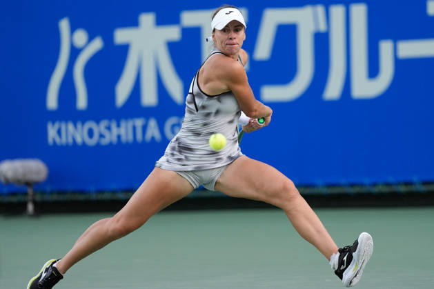 WTA, Tennis Damen Kinoshita Group Japan Open - Day 4 Magda Linette of Poland competes in her round of 16 singles match against Katerina Siniakova of the Czech Republic at the 2026 Kinoshita Group Japan Open Women s tennis tournament at Utsubo Tennis Center in Osaka, Japan, on October 22, 2026. Osaka Japan Copyright: xOwenxHammondx originalFilename:hammond-2026kino261022_npzx2