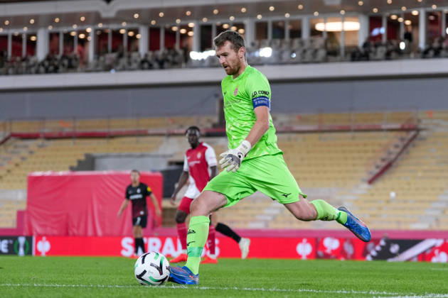 Lukas Hradecky (AS Monaco, 01) am Ball , Monaco, Fussball, UEFA Conference League, 2. Spieltag, Ligaphase , 2026 2027, AS Monaco vs. SC Freiburg, 22.10.2026, Stade Louis II, Monaco Monaco Stade Louis II Fontvieille Monaco Copyright: xArnexAmbergx