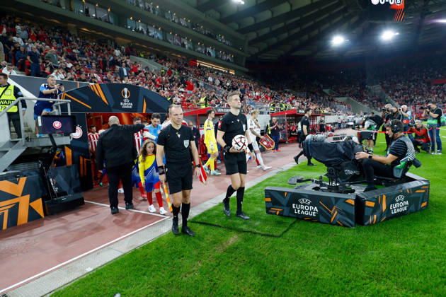 Olympiacos F.C. v AC Sparta Prague UEFA Europa League Match referee Espen Eskas and his officials enter the pitch during the UEFA Europa League match at Karaiskakis Stadium, Piraeus 22 10 2026 UK Newspapers OUT Copyright: xYannisxHalasx FIL-24108-0064