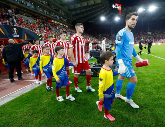 Olympiacos F.C. v AC Sparta Prague UEFA Europa League Olympiacos F.C. players enter the pitch during the UEFA Europa League match at Karaiskakis Stadium, Piraeus 22 10 2026 UK Newspapers OUT Copyright: xYannisxHalasx FIL-24108-0066