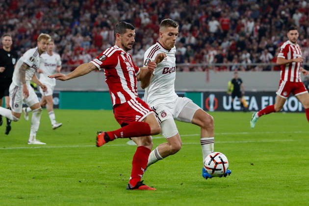 Olympiacos F.C. v AC Sparta Prague UEFA Europa League Remo Freuler of Olympiacos F.C. and Martin Suchomel of AC Sparta Prague during the UEFA Europa League match at Karaiskakis Stadium, Piraeus 22 10 2026 UK Newspapers OUT Copyright: xYannisxHalasx FIL-24108-0072