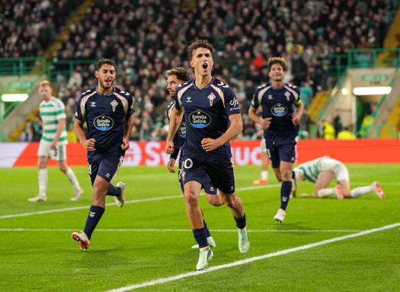 Javi Rodriguez of Celta Vigo celebrates scoring to tie the game 1-1 Celtic v Celta Vigo, UEFA Europa League, Football, Celtic Park, Glasgow, Scotland, UK - 22 Oct 2026Glasgow Celtic Park Scotland United Kingdom  Copyright: xStuartxWallace Shutterstockx 17230137cn