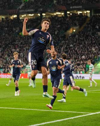 Javi Rodriguez of Celta Vigo celebrates scoring to tie the game 1-1 Celtic v Celta Vigo, UEFA Europa League, Football, Celtic Park, Glasgow, Scotland, UK - 22 Oct 2026Glasgow Celtic Park Scotland United Kingdom  Copyright: xStuartxWallace Shutterstockx 17230137cp