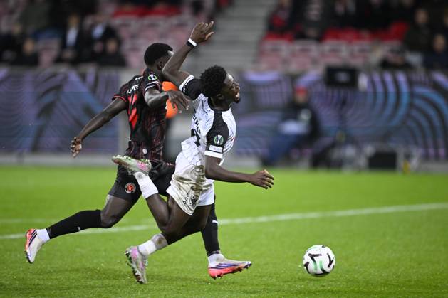 FC Midtjylland v Sint-Truidense VV - UEFA Conference League HERNING, DENMARK - OCTOBER 22 : Ndiaye Abdou Aziz defender of Midtjylland and Mbuku Nathanael forward of Sint-Truidense VV during the UEFA Conference League 2026 27 League Phase matchday 2 match between FC Midtjylland and Sint-Truidense VV on October 22, 2026 in Herning, Denmark, 22 10 2026 Herning Denmark  Copyright: xTomasxSiskx