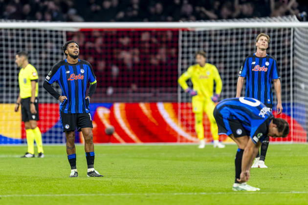 AMSTERDAM - Atalanta players are dejected after the 1-0 by Ajax forward Tolu Arokodare during the UEFA Conference League match between Ajax and Atalanta in Johan Cruijff ArenA on 22 oktober 2026 in Amsterdam , Nederland. (Photo by DeFodi Images) -