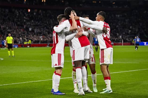 AMSTERDAM - (lr) Viktor Tsyhankov of Ajax, Tolu Arokodare of Ajax, Lucas Rosa of Ajax and Abdellah Ouazane of Ajax celebrate Tolu Arokodare s 1-0 during the UEFA Conference League match between AFC Ajax and Atalanta BC at the Johan Cruijff ArenA on 22 October 2026 in Amsterdam, the Netherlands. OLAF KRAAK ANP UEFA Conference League 2026 27 xVIxANPxSportx xxANPxIVx 573305466 originalFilename: 573305466.jpg
