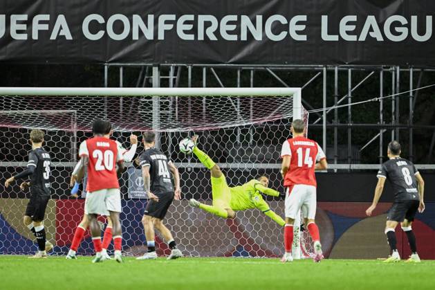 SC Braga v KAA Gent - UEFA Conference League BRAGA, PORTUGAL - OCTOBER 22 : Roef Davy goalkeeper of KAA Gent in action during the UEFA Conference League 2026 27 League Phase matchday 2 match between SC Braga and KAA Gent on October 22, 2026 in Braga, Portugal, 22 10 2026 Braga Portugal  Copyright: xNicoxVereeckenx