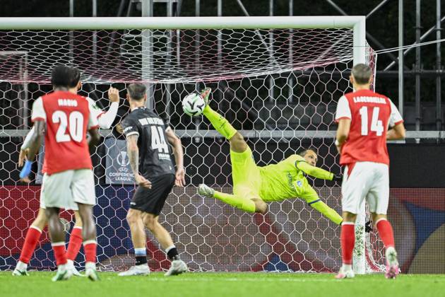 SC Braga v KAA Gent - UEFA Conference League BRAGA, PORTUGAL - OCTOBER 22 : Roef Davy goalkeeper of KAA Gent in action during the UEFA Conference League 2026 27 League Phase matchday 2 match between SC Braga and KAA Gent on October 22, 2026 in Braga, Portugal, 22 10 2026 Braga Portugal  Copyright: xNicoxVereeckenx