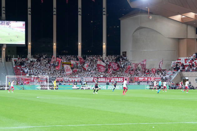 Fans, Ultras in der Kurve, Fankurve unterstützen ihre Mannschaft, Fahnen, Schal, Support , Monaco, Fussball, UEFA Conference League, 2. Spieltag, Ligaphase , 2026 2027, AS Monaco vs. SC Freiburg, 22.10.2026, Stade Louis II, Monaco Monaco Stade Louis II Fontvieille Monaco Copyright: xArnexAmbergx