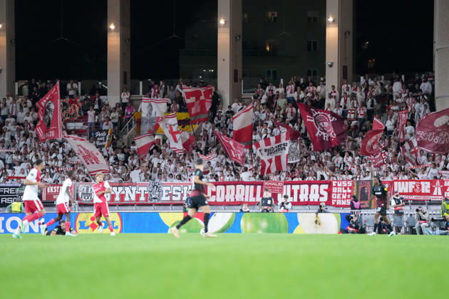 Fans, Ultras in der Kurve, Fankurve unterstützen ihre Mannschaft, Fahnen, Schal, Support , Monaco, Fussball, UEFA Conference League, 2. Spieltag, Ligaphase , 2026 2027, AS Monaco vs. SC Freiburg, 22.10.2026, Stade Louis II, Monaco Monaco Stade Louis II Fontvieille Monaco Copyright: xArnexAmbergx