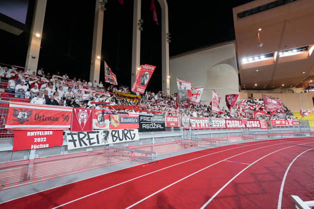 Fans, Ultras in der Kurve, Fankurve unterstützen ihre Mannschaft, Fahnen, Schal, Support , Monaco, Fussball, UEFA Conference League, 2. Spieltag, Ligaphase , 2026 2027, AS Monaco vs. SC Freiburg, 22.10.2026, Stade Louis II, Monaco Monaco Stade Louis II Fontvieille Monaco Copyright: xArnexAmbergx