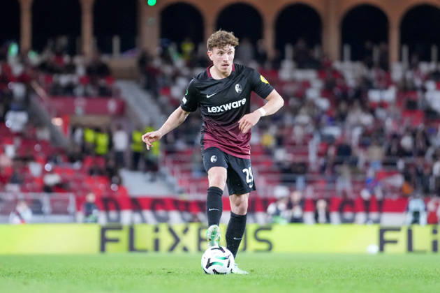Philipp Treu (SC Freiburg, 29) am Ball , Monaco, Fussball, UEFA Conference League, 2. Spieltag, Ligaphase , 2026 2027, AS Monaco vs. SC Freiburg, 22.10.2026, Stade Louis II, Monaco Monaco Stade Louis II Fontvieille Monaco Copyright: xArnexAmbergx