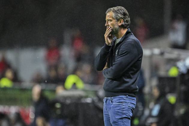 SC Braga v KAA Gent - UEFA Conference League BRAGA, PORTUGAL - OCTOBER 22 : De Mil Rik head coach of KAA Gent looking dejected during the UEFA Conference League 2026 27 League Phase matchday 2 match between SC Braga and KAA Gent on October 22, 2026 in Braga, Portugal, 22 10 2026 Braga Portugal Copyright: xNicoxVereeckenx
