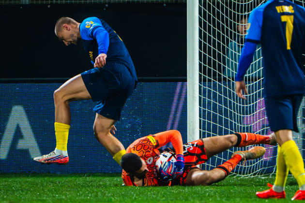 CELJE, SLOVENIA - OCTOBER 22: Blaz Kramer of Celje (L) in action against Christian Zawieschitzky of Salzburg (C) during the UEFA Europa League match between Celje (Slovenia) and Salzburg (Austria) at Stadion Celje, Celje on October 22, 2026 in Celje, Slovenia. (Photo by Andraz Corel Sports Press Photo). Copyright: xAndrazxCorelx xSPPx Sportspressphoto_SPR263557