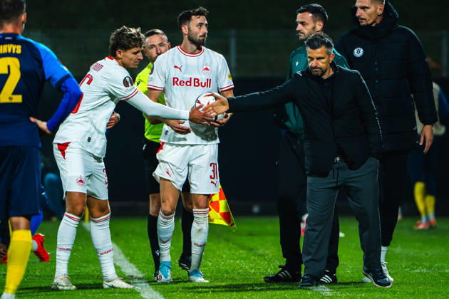 CELJE, SLOVENIA - OCTOBER 22: Zoran Zeljkovic head coach of Celje (R) during the UEFA Europa League match between Celje (Slovenia) and Salzburg (Austria) at Stadion Celje, Celje on October 22, 2026 in Celje, Slovenia. (Photo by Andraz Corel Sports Press Photo). Copyright: xAndrazxCorelx xSPPx Sportspressphoto_SPR263558
