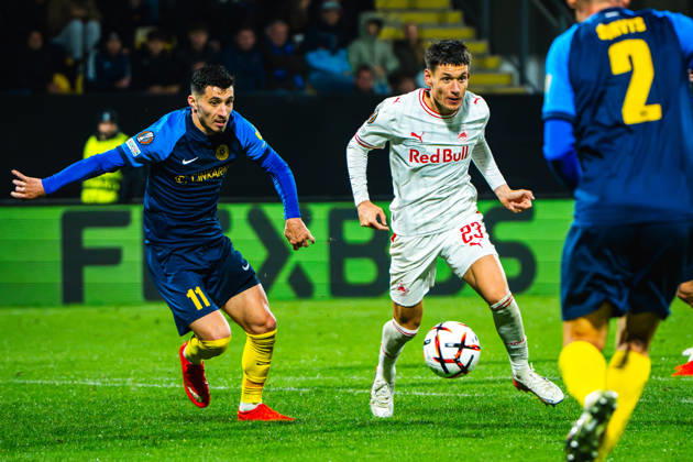CELJE, SLOVENIA - OCTOBER 22: Damir Redzic of Salzburg (C) in action against Milot Avdyli of Celje (L) during the UEFA Europa League match between Celje (Slovenia) and Salzburg (Austria) at Stadion Celje, Celje on October 22, 2026 in Celje, Slovenia. (Photo by Andraz Corel Sports Press Photo). Copyright: xAndrazxCorelx xSPPx Sportspressphoto_SPR263563