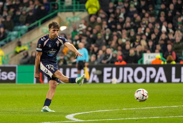 Javi Rodriguez of Celta Vigo scores to give Celta Vigo a 1-2 lead Celtic v Celta Vigo, UEFA Europa League, Football, Celtic Park, Glasgow, Scotland, UK - 22 Oct 2026Glasgow Celtic Park Scotland United Kingdom  Copyright: xStuartxWallace Shutterstockx 17230137dg