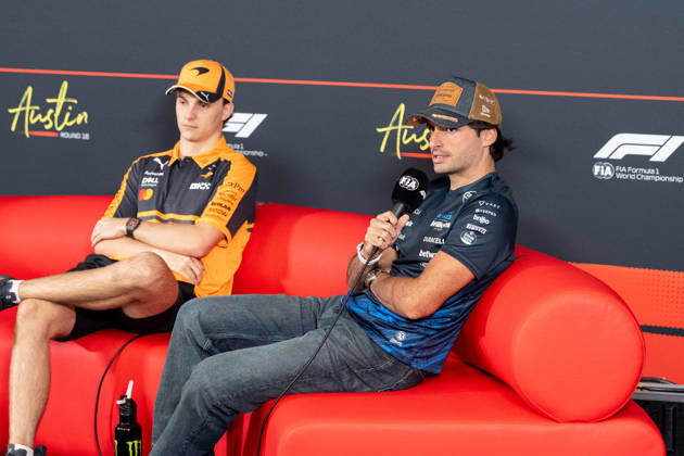 AUSTIN, UNITED STATES, OCT 22: Oscar Piastri of Australia and McLaren Mastercard Formula 1 Team (L) and Carlos Sainz Jr of Spain and Atlassian Williams F1 Team (R) in the Drivers press conference, PK, Pressekonferenz during previews ahead of the F1 Grand Prix of United States at Circuit of The Americas on October 22, 2026 in Austin, Texas (photo by Richard Callis SPP) Copyright: xRichardxCallis SportsxPressxPhotox Sportspressphoto_SPR263600