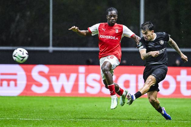 Mario Dorgeles of SC Braga and Tiago Araujo of KAA Gent pictured in action during a soccer game between Portuguese SC Braga and Belgian soccer team KAA Gent, Thursday 22 October 2026 in Braga, Portugal, the second match in the UEFA Conference League league phase. TOM GOYVAERTS TomxGoyvaerts  x190700900x