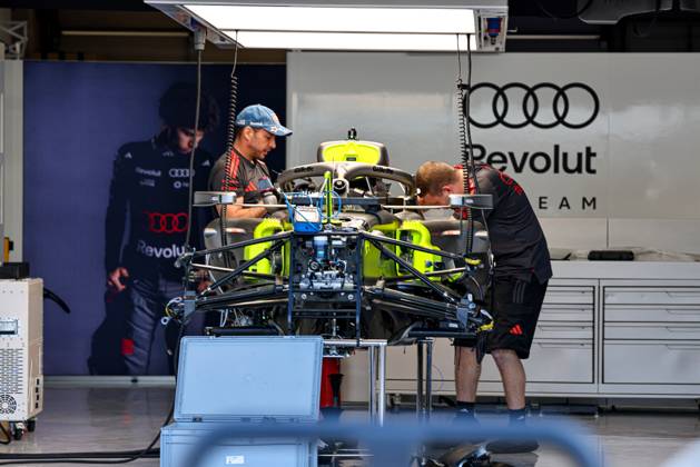 October 22, 2026, Italy: Mechanics of the (5) Audi Revolut F1 Team R26 Audi during United States Grand Prix - Austin - Thursday - Media Day at Circuit of the Americas (COTA) in Austin. Italy - ZUMAm313 20261022_zsp_m313_008 Copyright: xAlessioxMorgesex