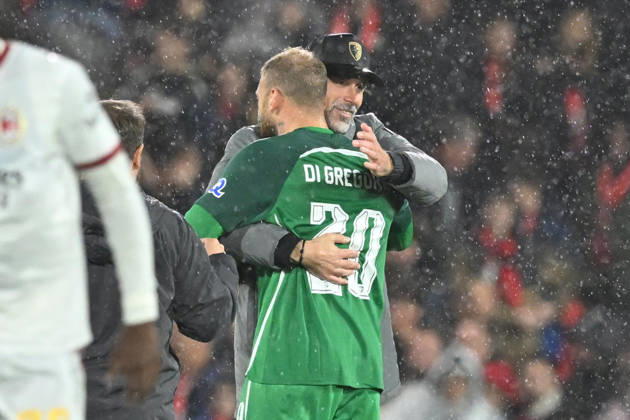 Bournemouth v AC Milan, Europa League AFC Bournemouth manager Marco Rose hugs Michele Di Gregorio (20) of AFC Bournemouth at full time after a 3-0 win during the Europa League match between Bournemouth and AC Milan at the Vitality Stadium, Bournemouth, UK on 22 October 2026. Bournemouth Vitality Stadium Dorset UK Editorial use only , Copyright: xGrahamxHuntx PSI-25046-0112