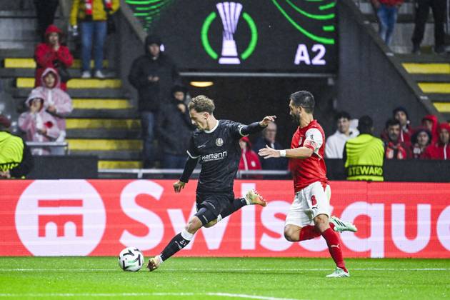 Gilles De Meyer of KAA Gent and Joao Moutinho of SC Braga pictured in action during a soccer game between Portuguese SC Braga and Belgian soccer team KAA Gent, Thursday 22 October 2026 in Braga, Portugal, the second match in the UEFA Conference League league phase. TOM GOYVAERTS TomxGoyvaerts  x190703101x