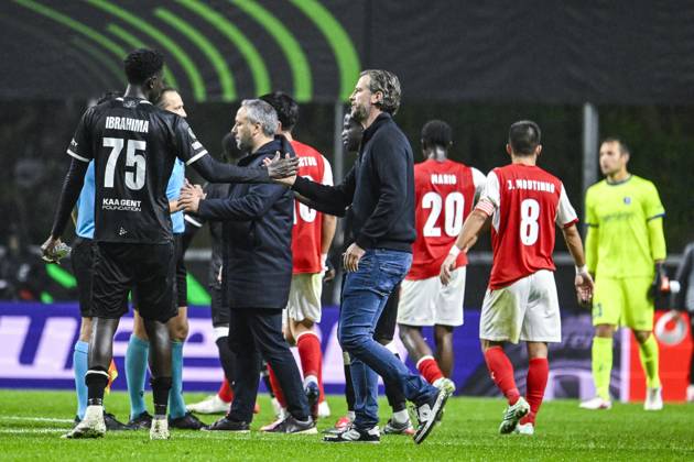 IbrahimÐ° Cisse of KAA Gent and Rik De Mil, head coach of KAA Gent look dejected after losing a soccer game between Portuguese SC Braga and Belgian soccer team KAA Gent, Thursday 22 October 2026 in Braga, Portugal, the second match in the UEFA Conference League league phase. TOM GOYVAERTS TomxGoyvaerts  x190703125x