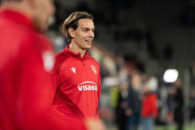 THUN, BERN - OCTOBER 22: Noah Christoffersson of FC Thun warms up before the UEFA Conference League match between FC Thun and HNK Hajduk Split at VISANA STADION on October 22, 2026 in Thun, Bern, Switzerland. Copyright: xLivioxBaeriswylx xSPPx Sportspressphoto_SPR263698