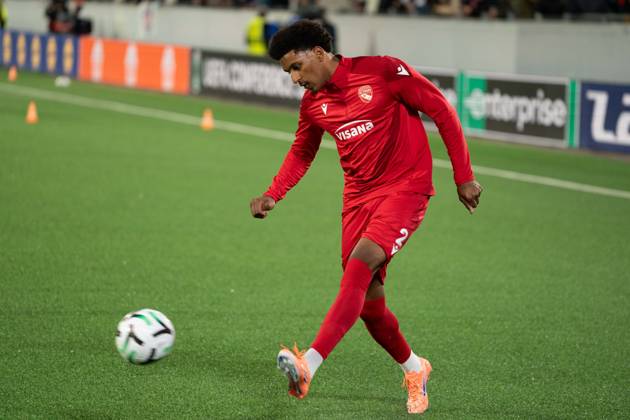 THUN, BERN - OCTOBER 22: Olivier Mambwa of FC Thun warms up before the UEFA Conference League match between FC Thun and HNK Hajduk Split at VISANA STADION on October 22, 2026 in Thun, Bern, Switzerland. Copyright: xLivioxBaeriswylx xSPPx Sportspressphoto_SPR263703