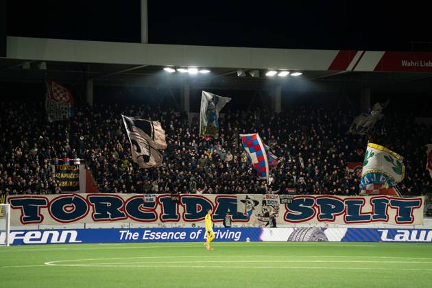 THUN, BERN - OCTOBER 22: Fans of HNK Hajduk Split wave flags during the UEFA Conference League match between FC Thun and HNK Hajduk Split at VISANA STADION on October 22, 2026 in Thun, Bern, Switzerland. Copyright: xLivioxBaeriswylx xSPPx Sportspressphoto_SPR263715