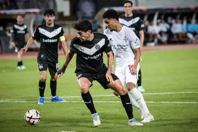 UEFA Europa League - OFI Crete vs Leverkusen - of OFI Crete in action against Malik Tillman of Leverkusen during the UEFA Europa League phase Matchday 3 soccer match between OFI Crete vs Leverkusen in Pankritio, Heraklion, Greece, on 22 October 2026. IMAGO ONE INCH PRODUCTIONS Heraklion Greece Copyright: xONExINCHxPRODUCTIONSx 7133180