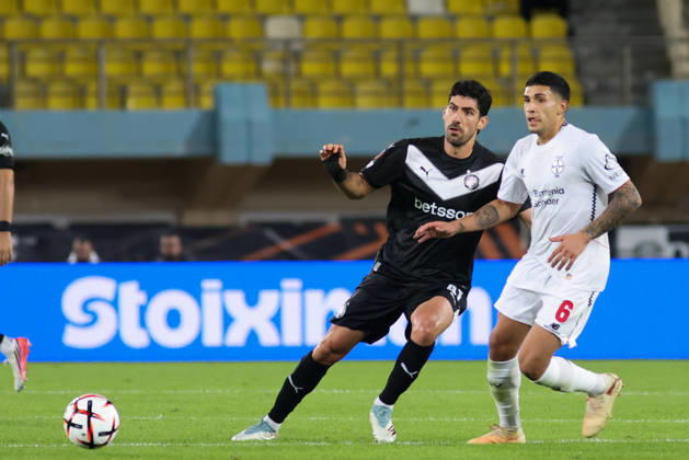 UEFA Europa League - OFI Crete vs Leverkusen - Andreas Bouchalakis of OFI Crete in action against qui Fernandez of Leverkusen during the UEFA Europa League phase Matchday 3 soccer match between OFI Crete vs Leverkusen in Pankritio, Heraklion, Greece, on 22 October 2026. IMAGO ONE INCH PRODUCTIONS Heraklion Greece Copyright: xONExINCHxPRODUCTIONSx 7133532