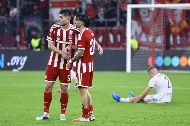 UEFA Europa League - Olympiacos FC vs AC Sparta Praha - Players of Olympiacos FC celebrate their victory at the end of the UEFA Europa League Phase matchday 3 soccer match between Olympiacos FC and AC Sparta Praha at the Georgios Karaiskakis Stadium in Piraeus, Greece, 22 October 2026. IMAGO ONE INCH PRODUCTIONS PIRAEUS GREECE Copyright: xONExINCHxPRODUCTIONSx 7133725