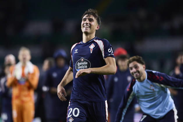 Celtic FC v Real Club Celta - UEFA Europa League 2026 27 League Phase MD3 GLASGOW, SCOTLAND - OCTOBER 22: Javi Rodriguez of RC Celta de Vigo celebrates victory with fans during the UEFA Europa League 2026 27 League Phase MD3 match between Celtic FC and Real Club Celta de Vigo at Celtic Park on October 22, 2026 in Glasgow, Scotland. (Photo by Diego Simon Photo Players Images Magara Press) Glasgow Celtic Park Stadium Scotland Copyright: xDiegoxSimonx