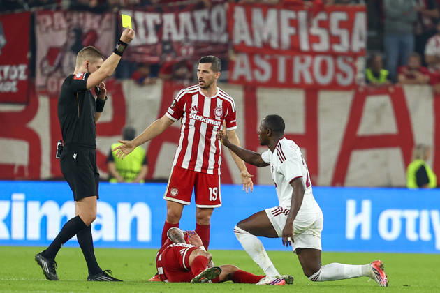 Olympiacos F.C. v AC Sparta Prague UEFA Europa League Match referee Espen Eskas show a yellow card to Ebrima Singhateh of AC Sparta Prague during the UEFA Europa League match at Karaiskakis Stadium, Piraeus 22 10 2026 UK Newspapers OUT Copyright: xYannisxHalasx FIL-24108-0115