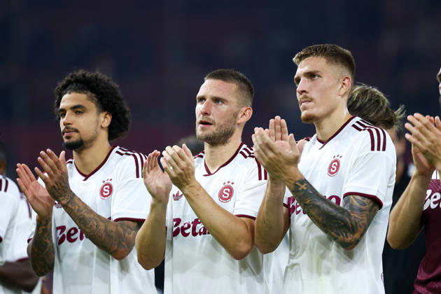 Olympiacos F.C. v AC Sparta Prague UEFA Europa League AC Sparta Prague players thank their supporters at the end of the UEFA Europa League match at Karaiskakis Stadium, Piraeus 22 10 2026 UK Newspapers OUT Copyright: xYannisxHalasx FIL-24108-0118