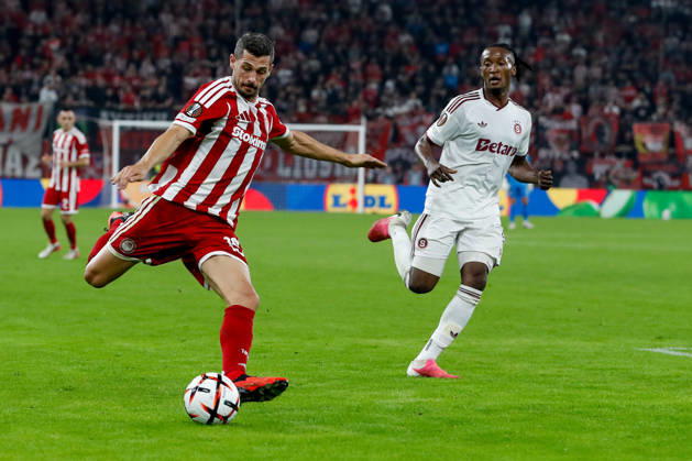Olympiacos F.C. v AC Sparta Prague UEFA Europa League Remo Freuler of Olympiacos F.C. takes a shot in goal during the UEFA Europa League match at Karaiskakis Stadium, Piraeus 22 10 2026 UK Newspapers OUT Copyright: xYannisxHalasx FIL-24108-0119