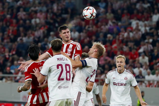 Olympiacos F.C. v AC Sparta Prague UEFA Europa League Lorenzo Pirola of Olympiacos F.C. heads the ball during the UEFA Europa League match at Karaiskakis Stadium, Piraeus 22 10 2026 UK Newspapers OUT Copyright: xYannisxHalasx FIL-24108-0120
