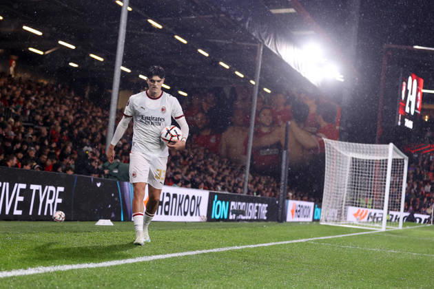 Bournemouth v AC Milan 22 October 2026, Bournemouth - UEFA Europa League - Bournemouth v AC Milan - Davide Bartesaghi of AC Milan walks over to take a corner - Photo: Jacques Feeney Offside. Bournemouth UK Copyright: xJacquesxFeeneyx xOffsidexOffside