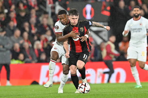 Bournemouth v AC Milan, Europa League Ben Gannon-Doak (11) of AFC Bournemouth on the attack battles for possession with Pervis Estupinan (2) of AC Milan during the Europa League match between Bournemouth and AC Milan at the Vitality Stadium, Bournemouth, UK on 22 October 2026. Bournemouth Vitality Stadium Dorset UK Editorial use only , Copyright: xGrahamxHuntx PSI-25046-0193